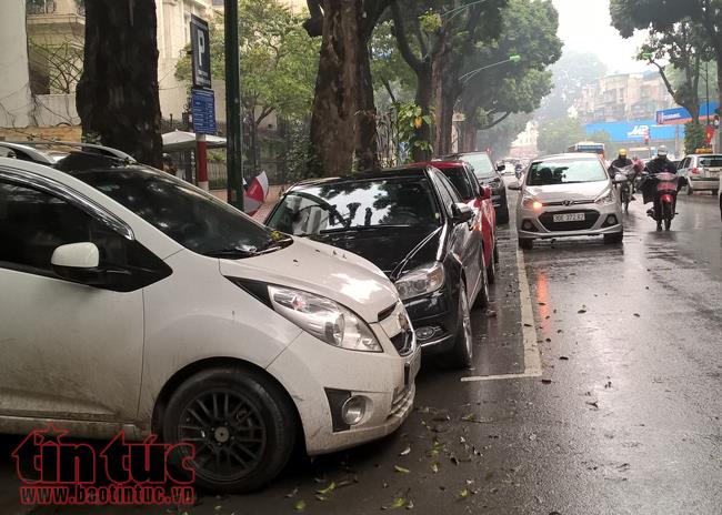 Phố Trần Hưng Đạo, Lý Thường Kiệt chuyển đỗ xe từ ngang thành dọc ảnh 2